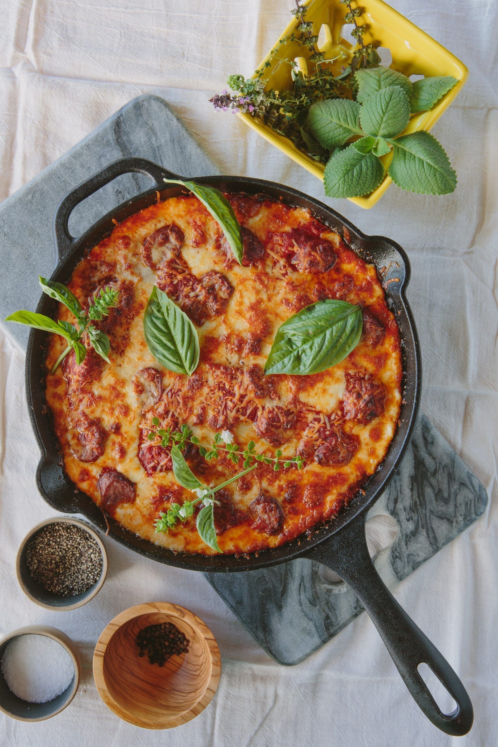 https://everlastly.com/cdn/shop/files/Cast-Iron-Deep-Dish-Pizza-with-Andouille-Sausage-Top-View-scaled.jpg?v=1686937594