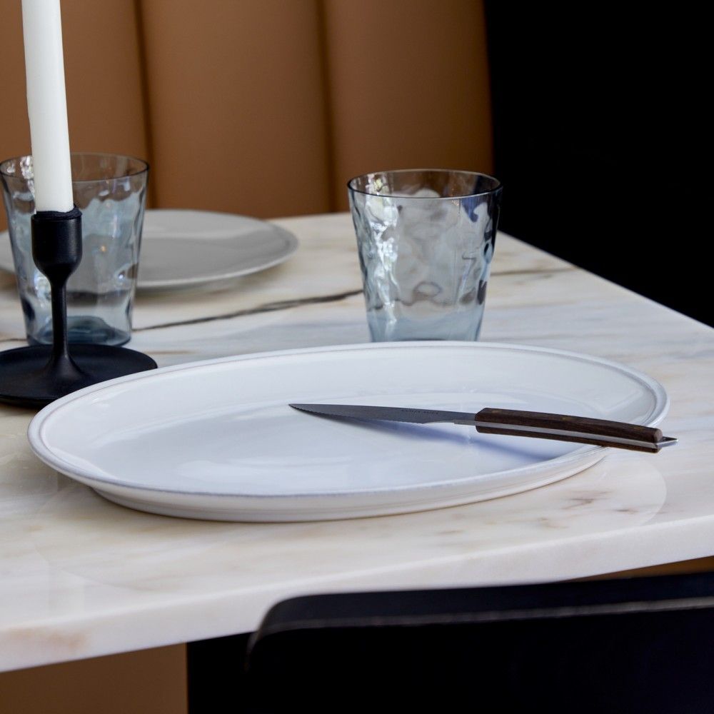 Table setting with clearance steak knife