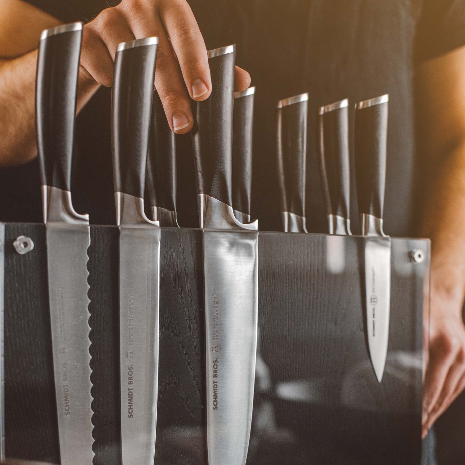 https://everlastly.com/cdn/shop/products/schmidt-brothers-kitchen-cutlery-schmidt-brothers-heritage-series-12-piece-knife-set-high-carbon-stainless-steel-cutlery-and-acrylic-magnetic-knife-block-28378211713085_1800x1800_e02acbcd-1364-4e5d-9f77-9c17965e3d2d.jpg?v=1678298747